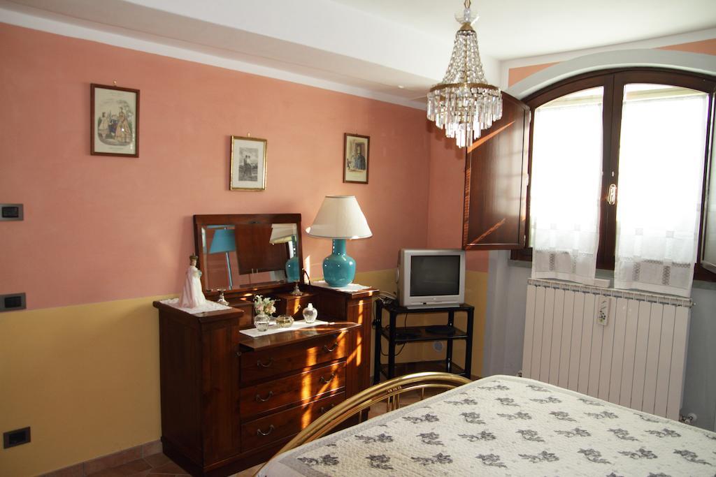 I Due Frassini Apartment Монтеспертоли Стая снимка